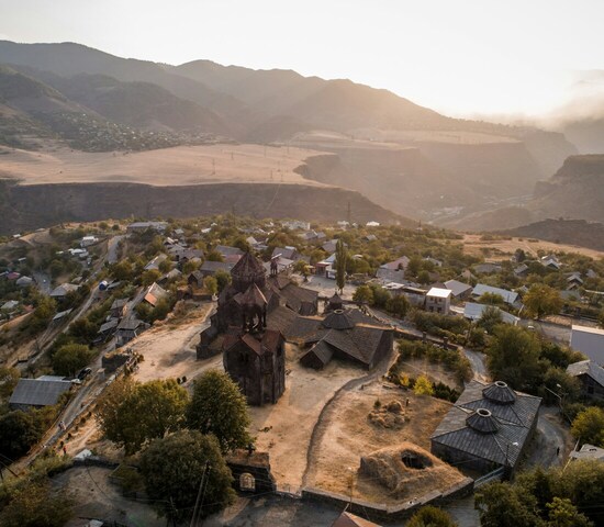Dorf in Armenien Bild: Ivars Utinans via Unsplash Dorf in Armenien Bild: Ivars Utinans via Unsplash